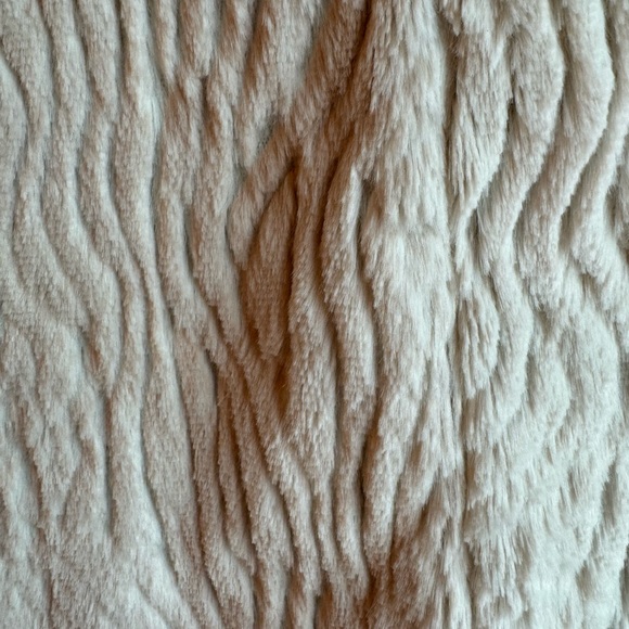 Patagonia faux fur pilage jacket size xl. - Picture 2 of 4